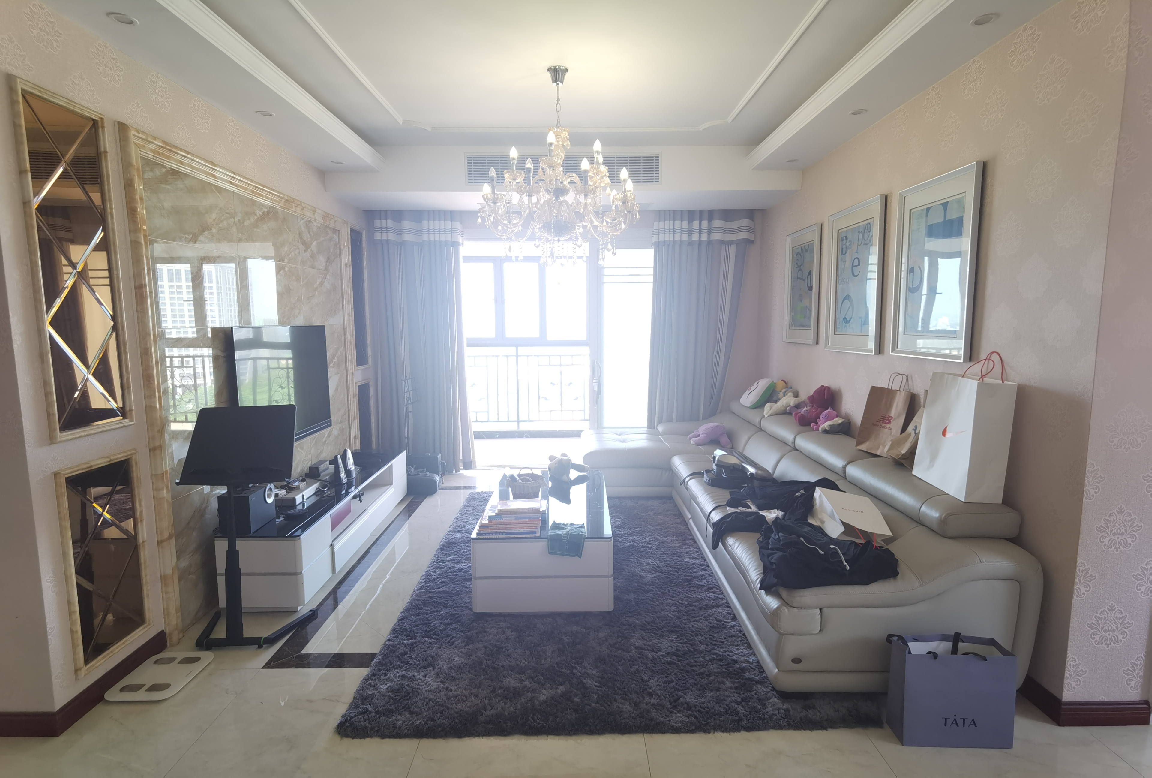 绿地香格里拉精装修双阳台三面采光家里装修的很好