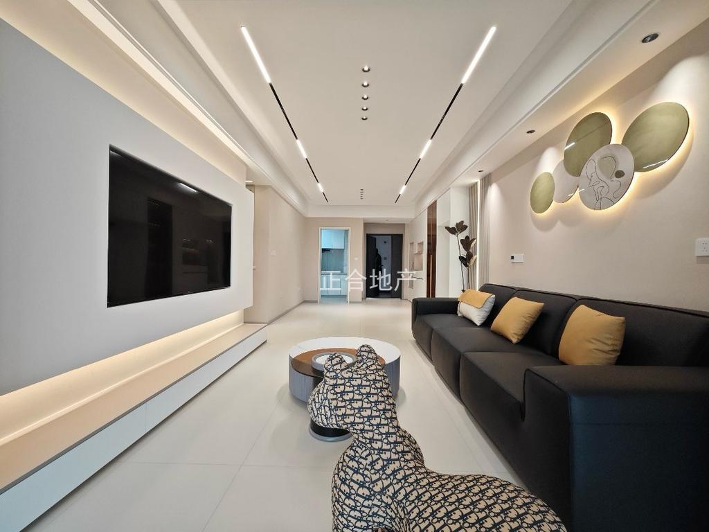 城南，电梯小高层，精装三房二卫，证满二，单价6400，全新装修，好楼层