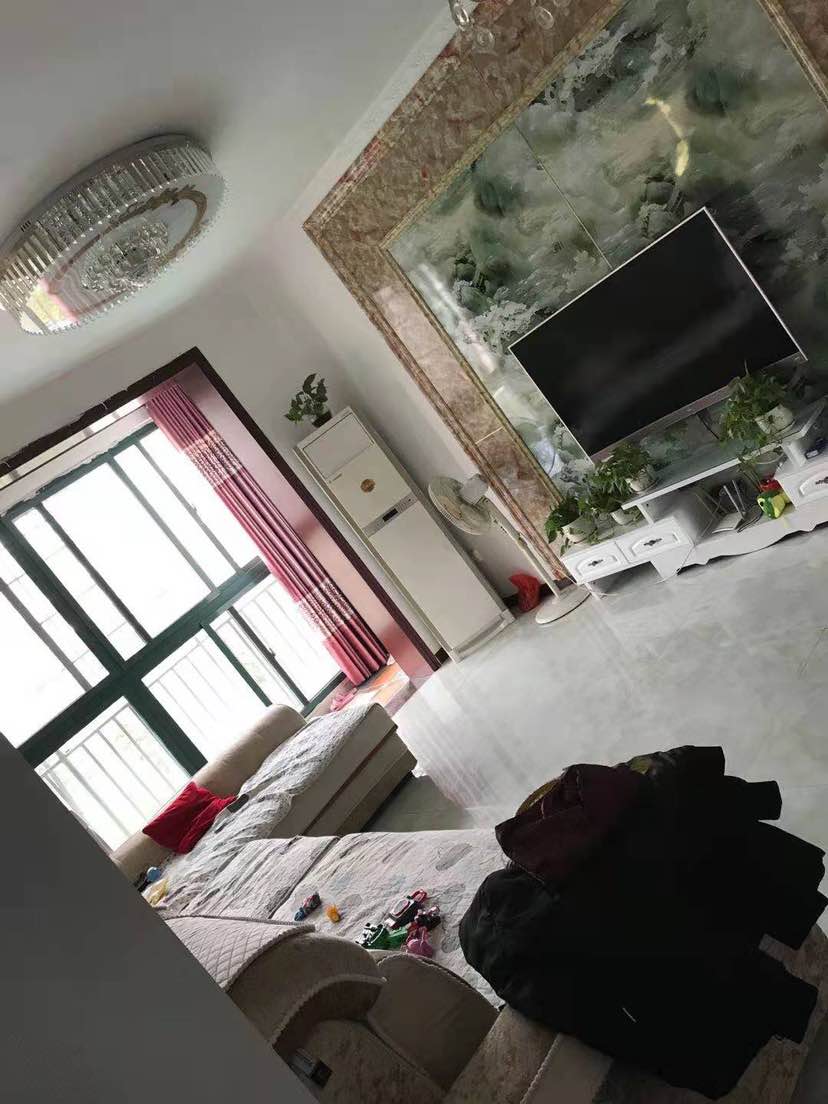 城南精装步梯4楼，看房方便，带地下室精装修