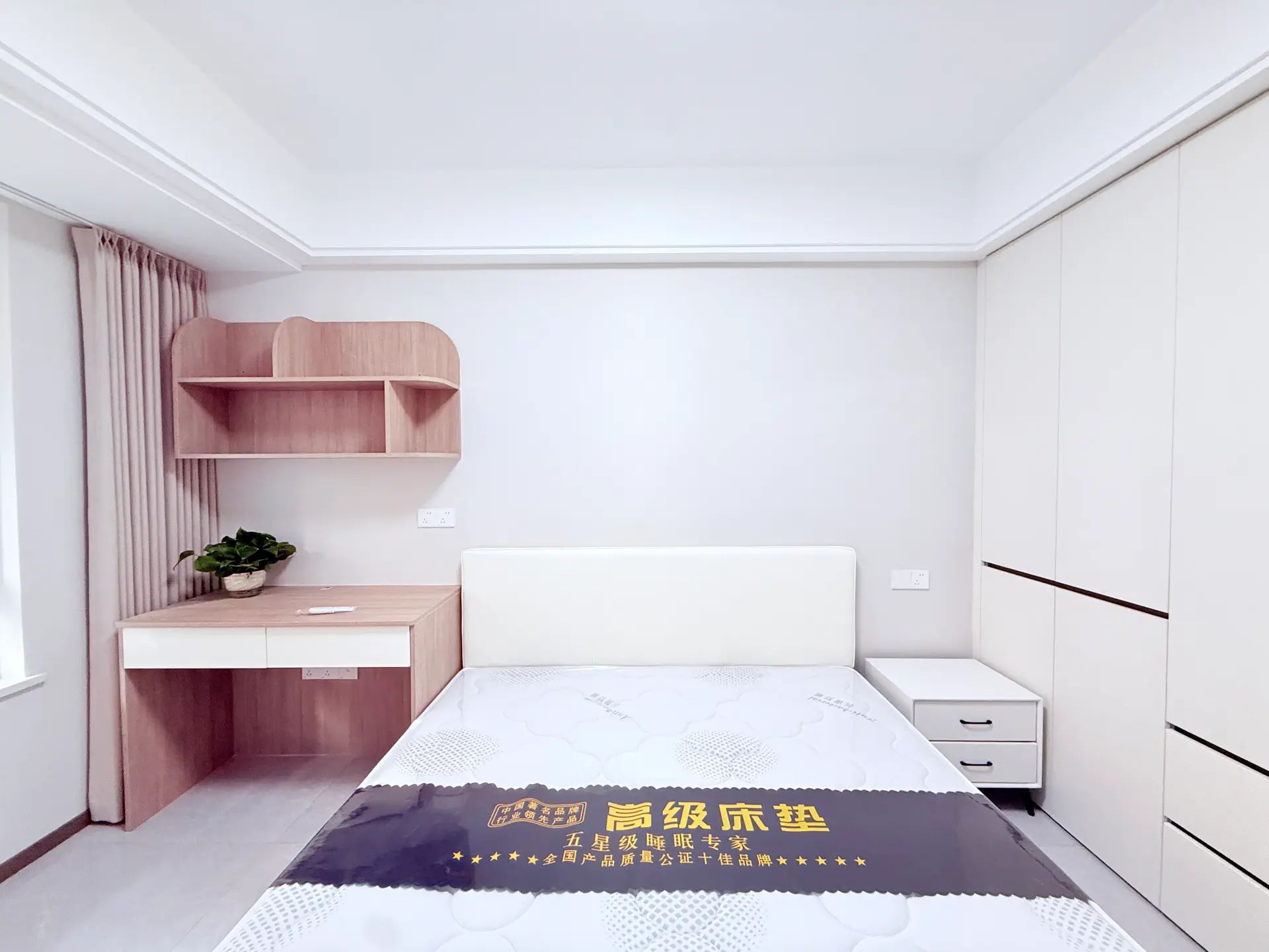 城西，满庭春，精装三室两厅两卫，入户花园，好楼层，证满二