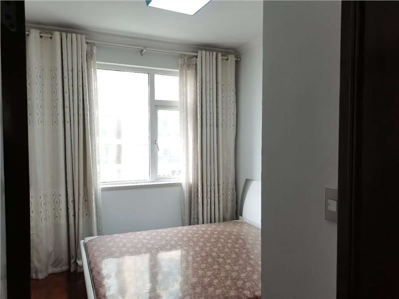 品质小区中央华府，精装三房，城西出售！95平，63万看房方便