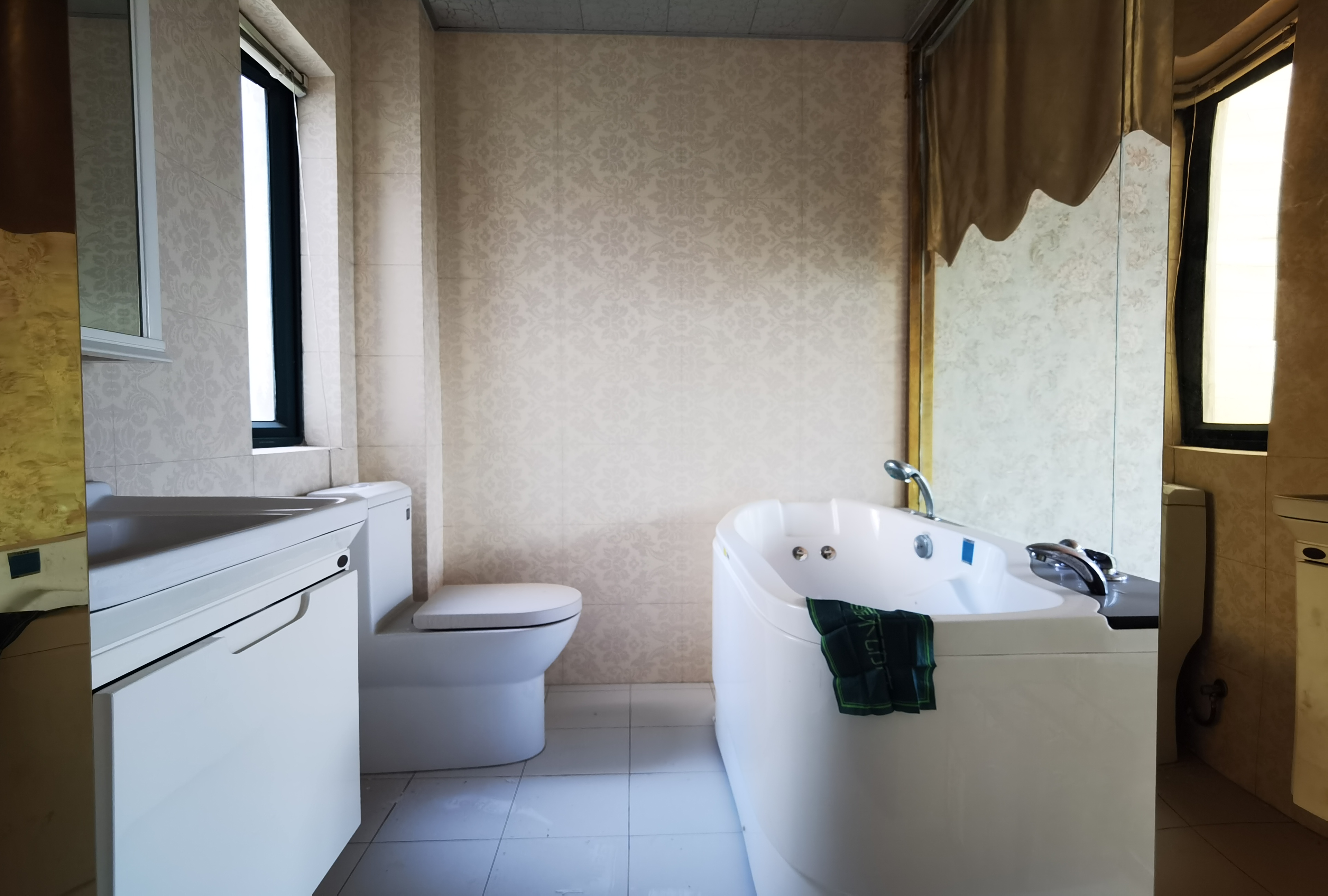 德政金园复式欧式风格家里的格局布置的很好拎包入住家里基本没怎么住实际面积180平左右