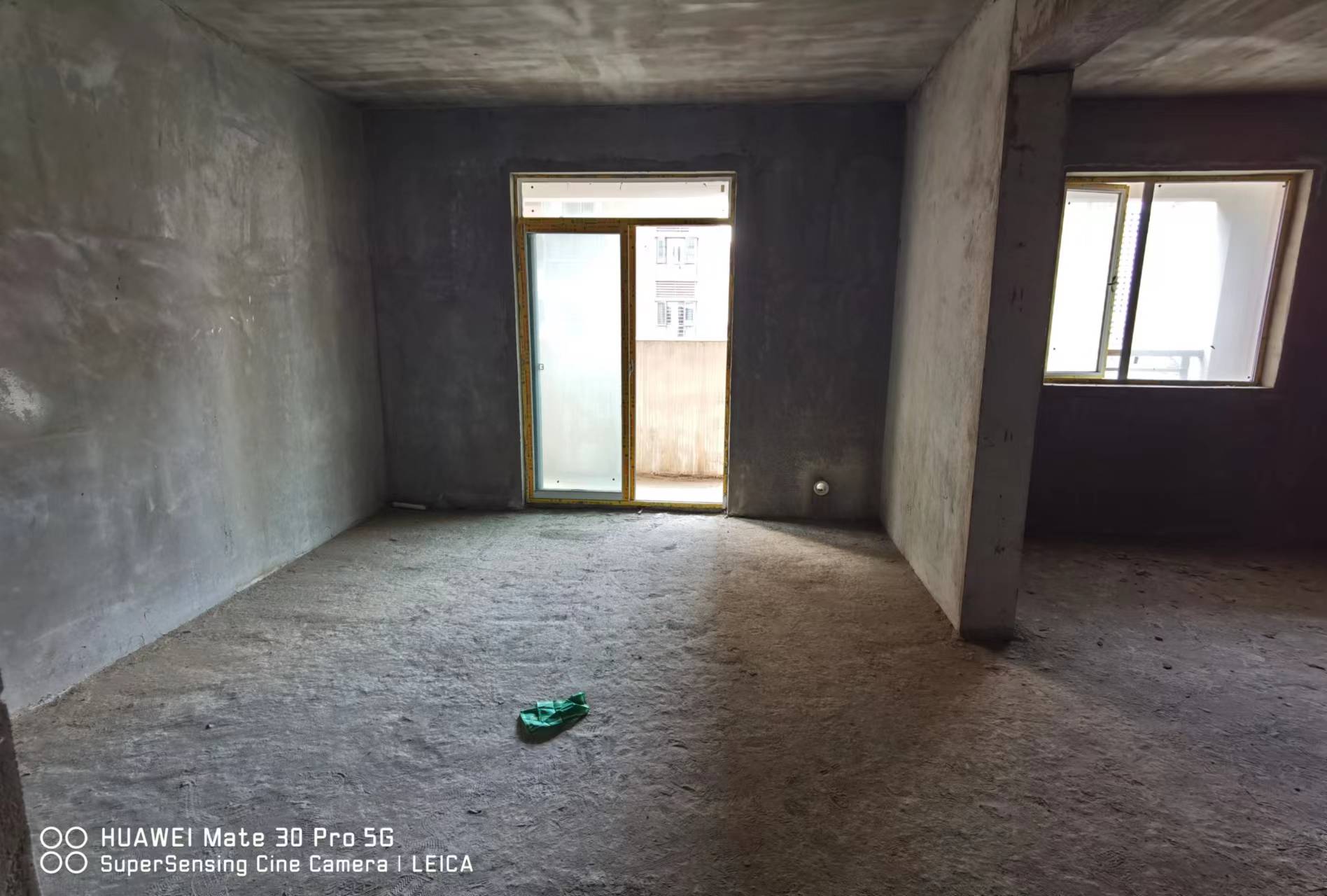 紫金城毛坯两房看房方便中间楼层户型方正生活配套齐全