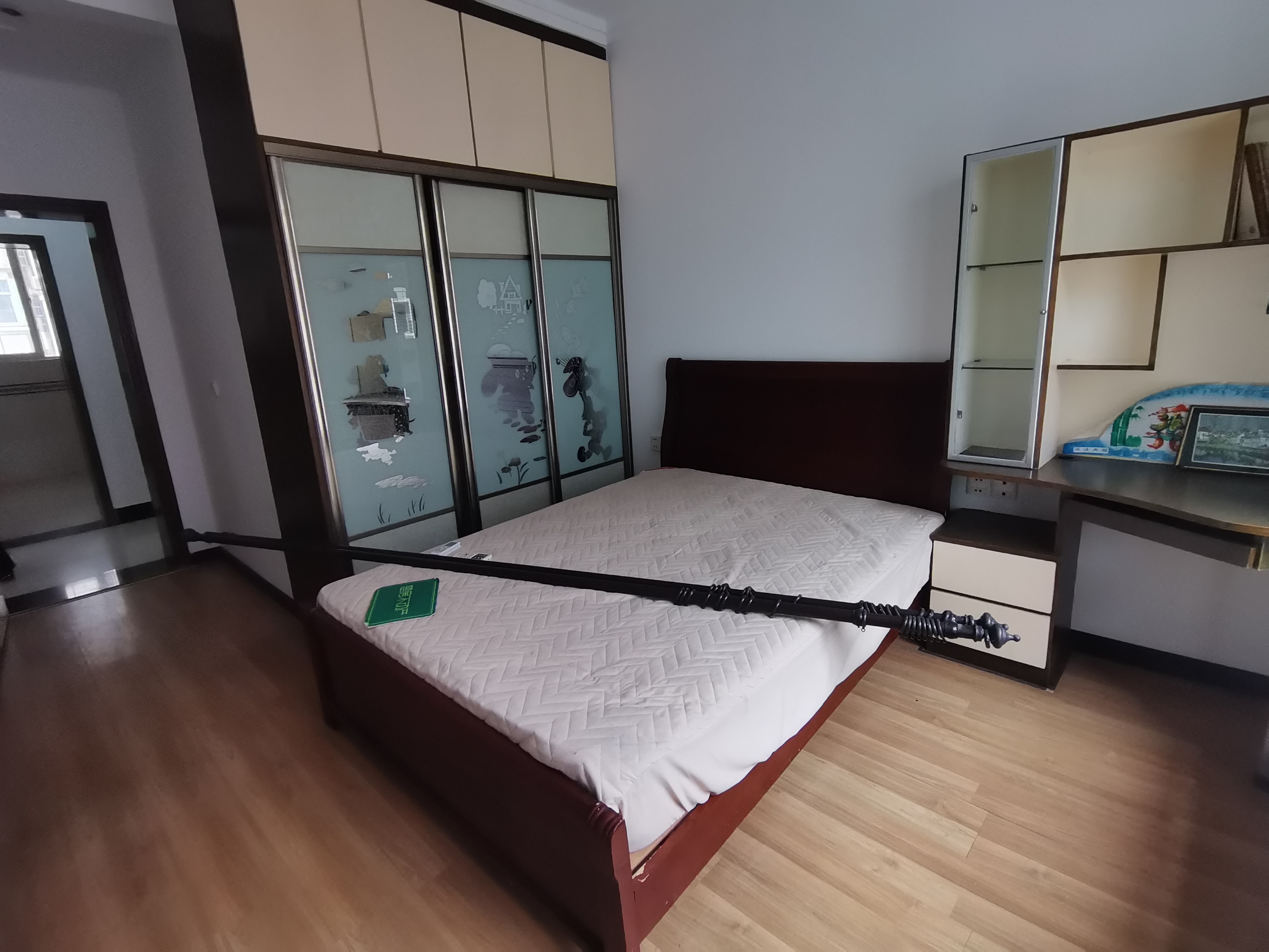 宏运名居精装三房中间楼层看房方便房东诚意出售