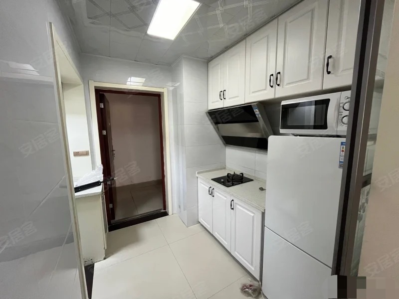 172，和合国际4期，20万，1室1厅1厨1卫，成色新，拎包入住