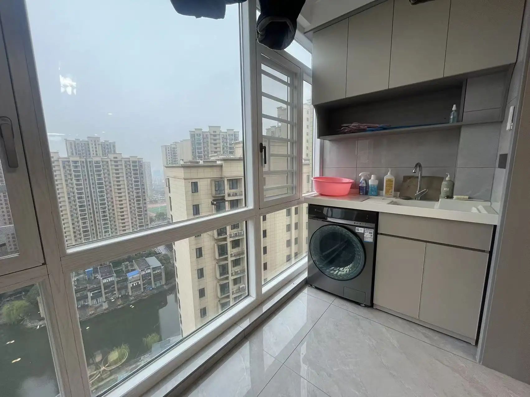 捡漏，森林国际城，湖景房，电梯好楼层，二中二小，精装3房，装修9成新证满二，