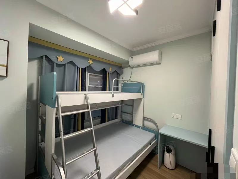 房东血亏，实验二小旁，次新小区，精装两房，成色新，拎包入住