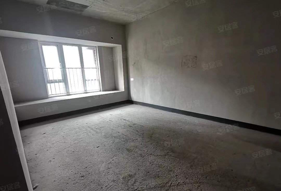 62，城南一梯一户，电梯洋房，直接入户，南北双阳台，房东亏本出