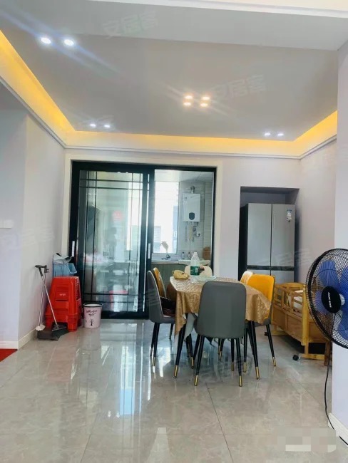 237，城西，天然氧吧，绿地华庭，精装九成新，洋房送大露台，证满二，南北通透