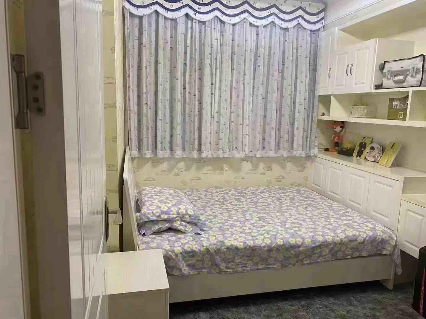 亏本出，新城壹号精装三房，成色新，证满二，诚心可谈，配套齐全，采光视野好