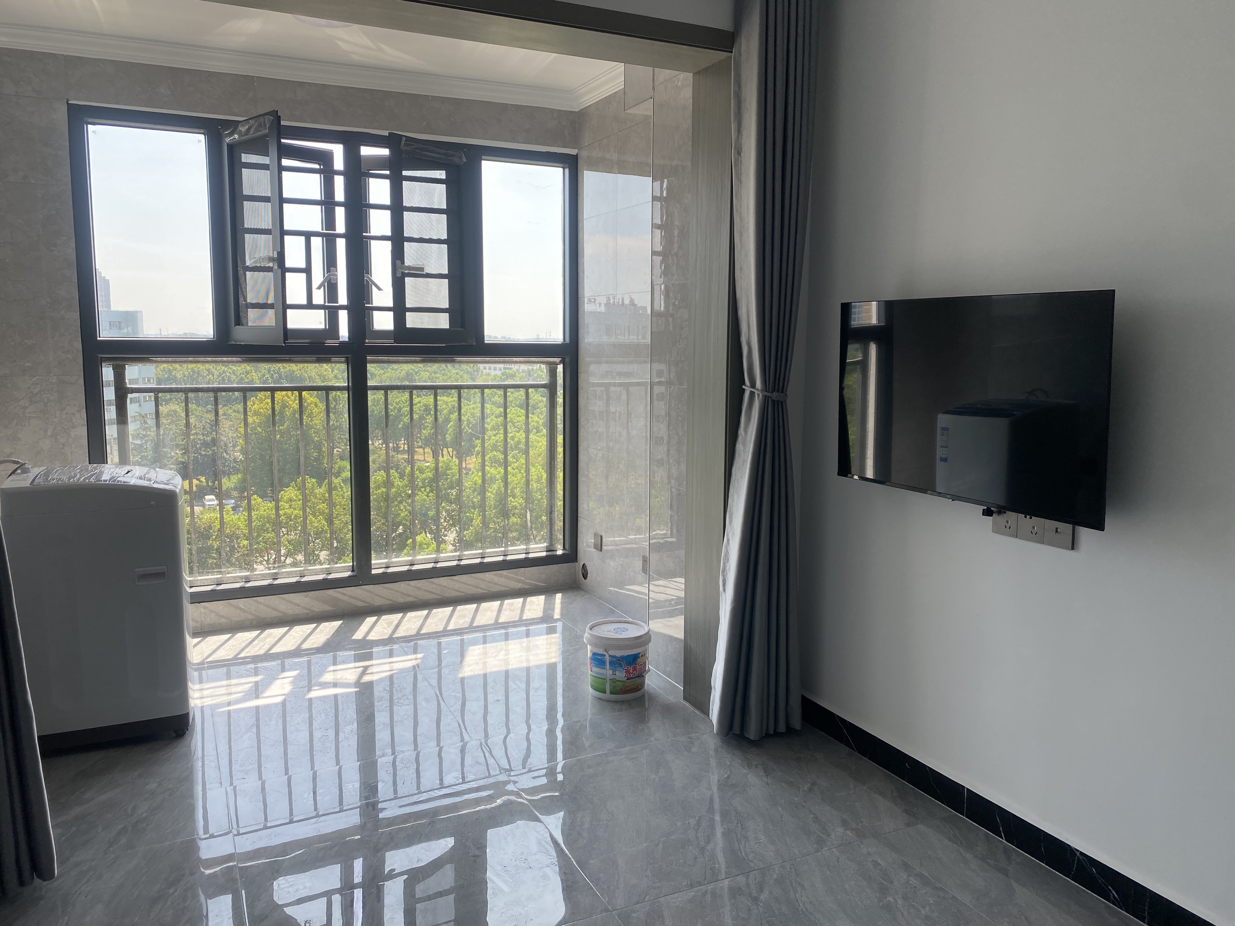 职院旁边的沔阳天泽园，全新精装两居室出租，一天未住，快点来看看吧