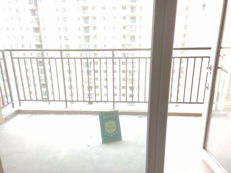 满庭春毛坯大三房大阳台边户南北通透采光很好大小区配套完善