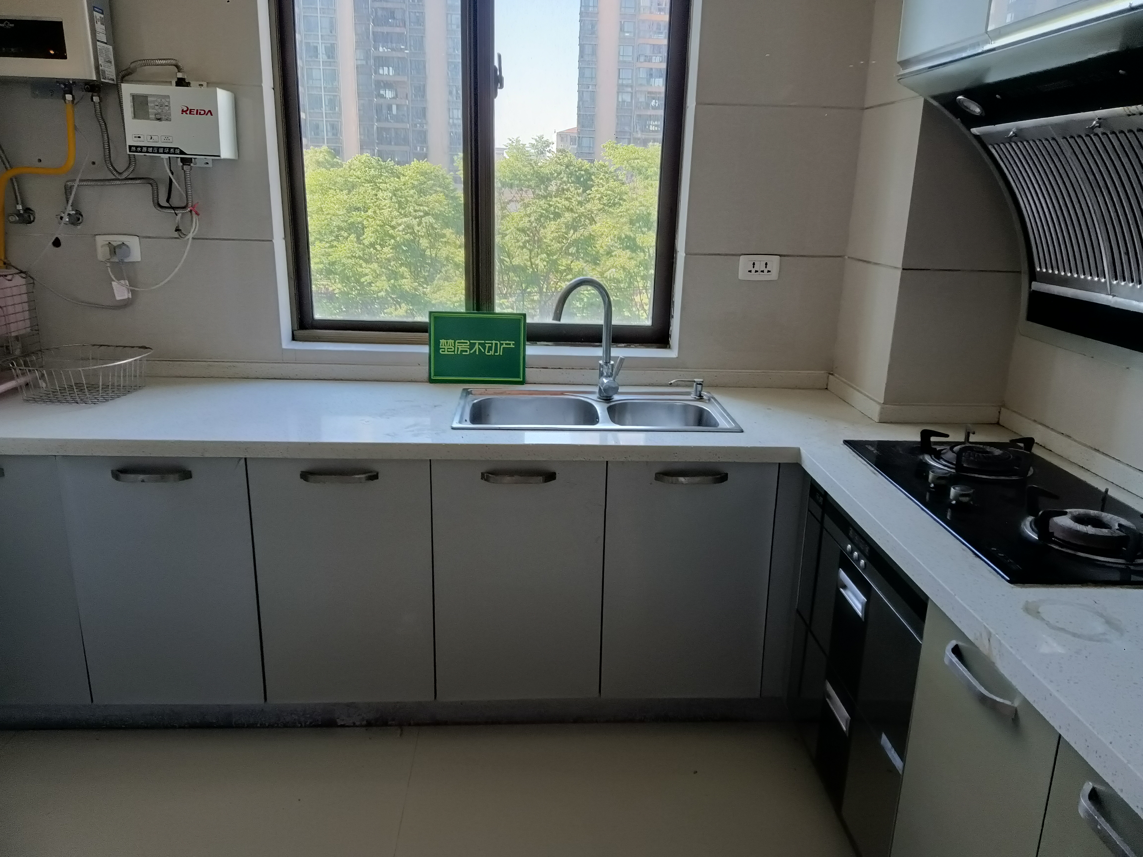 金诚花园地段好精装大四房看房有钥匙