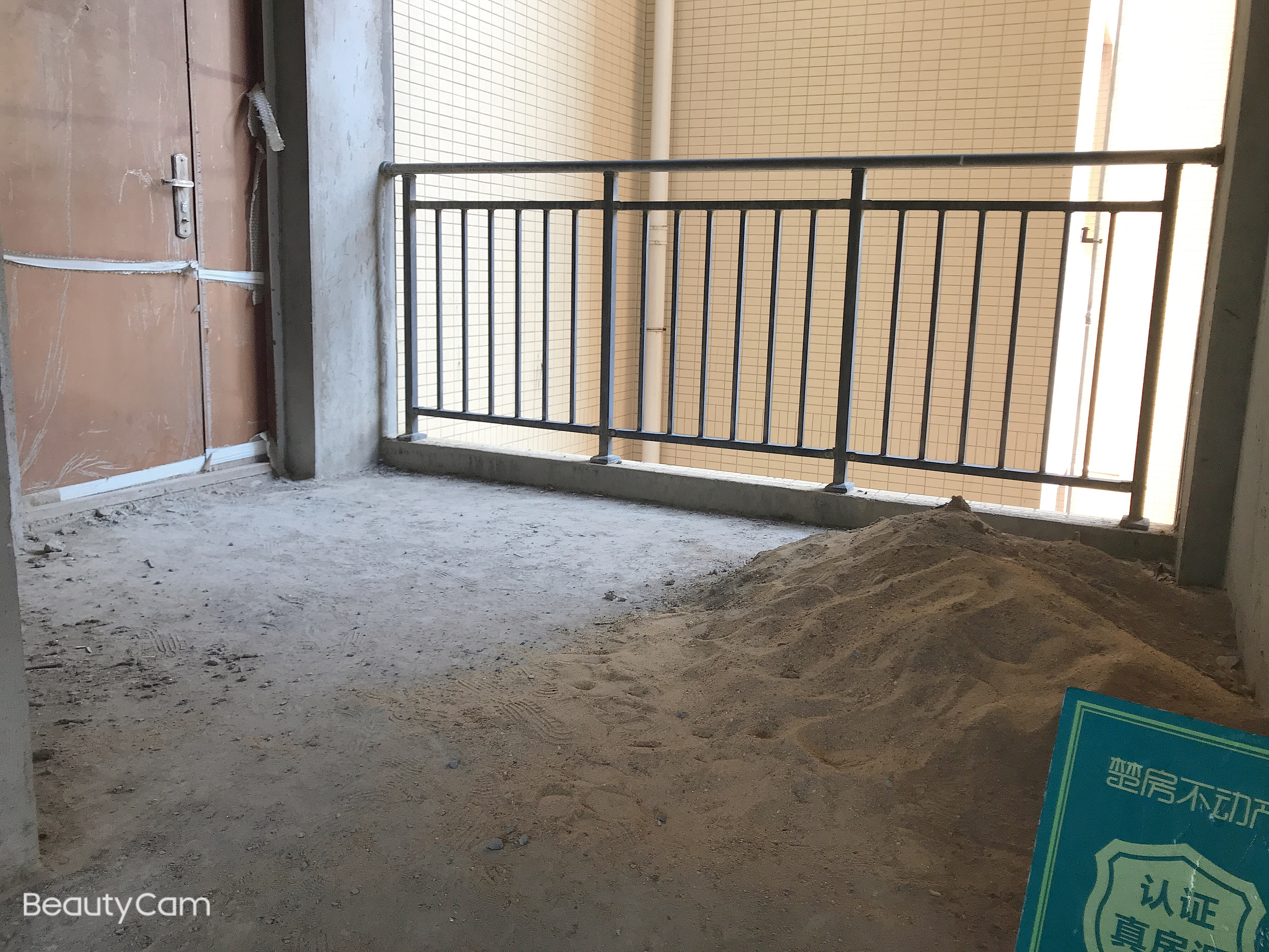 城南一品苑北苑对面毛坯四房证满二双阳台送入户花园看房方便