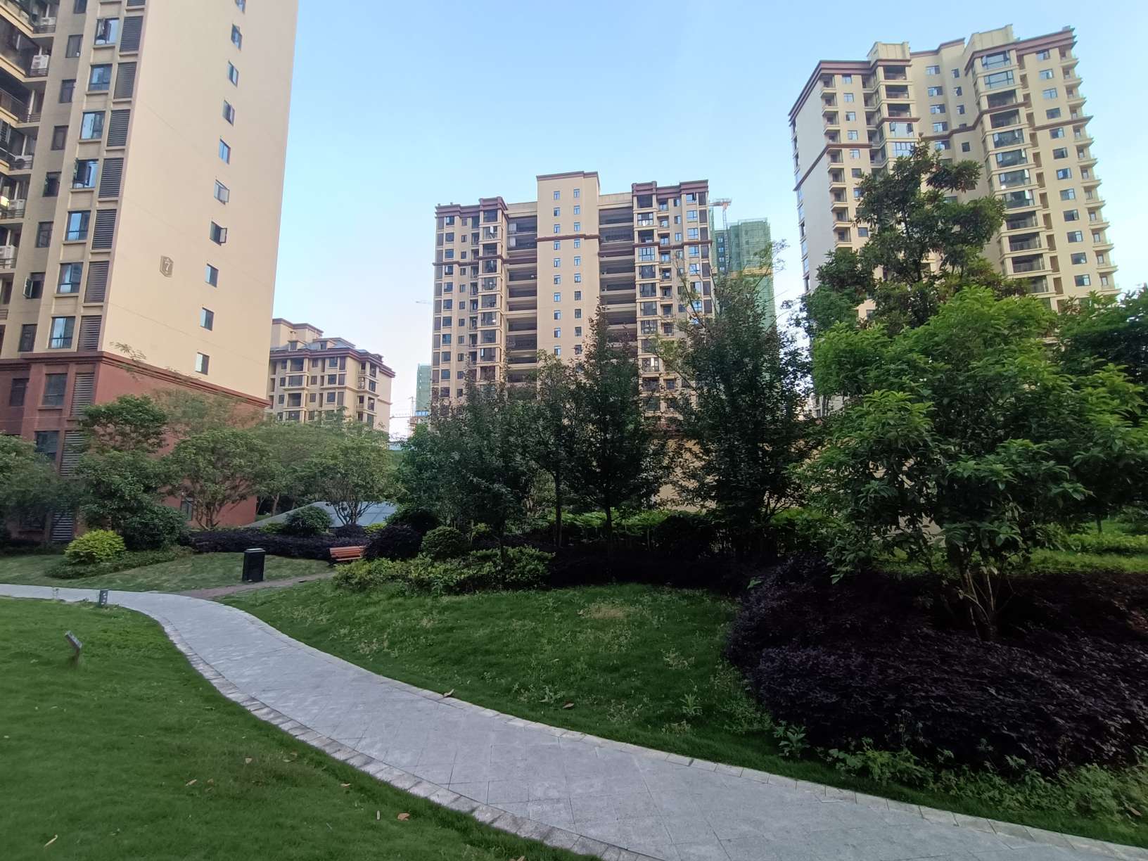 手付1万元住仙桃楼盘，领秀城，3室2厅2卫毛坯房优