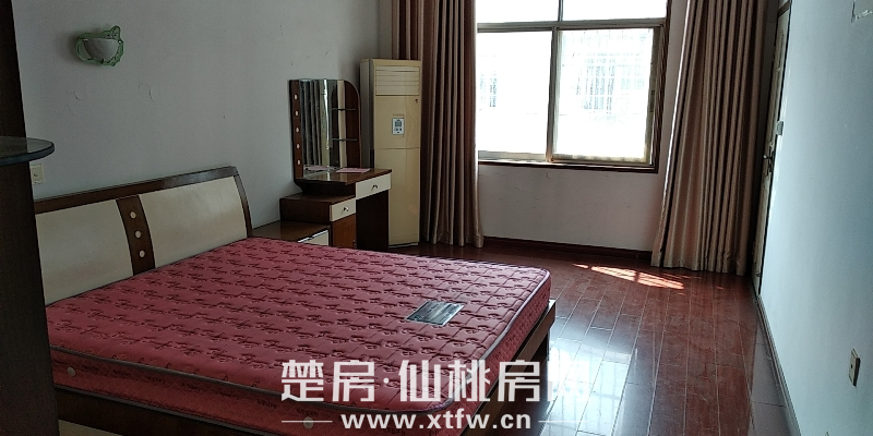 高管宿舍三室两厅拎包即住（青青家园旁边新中医院对面武商二中附近）