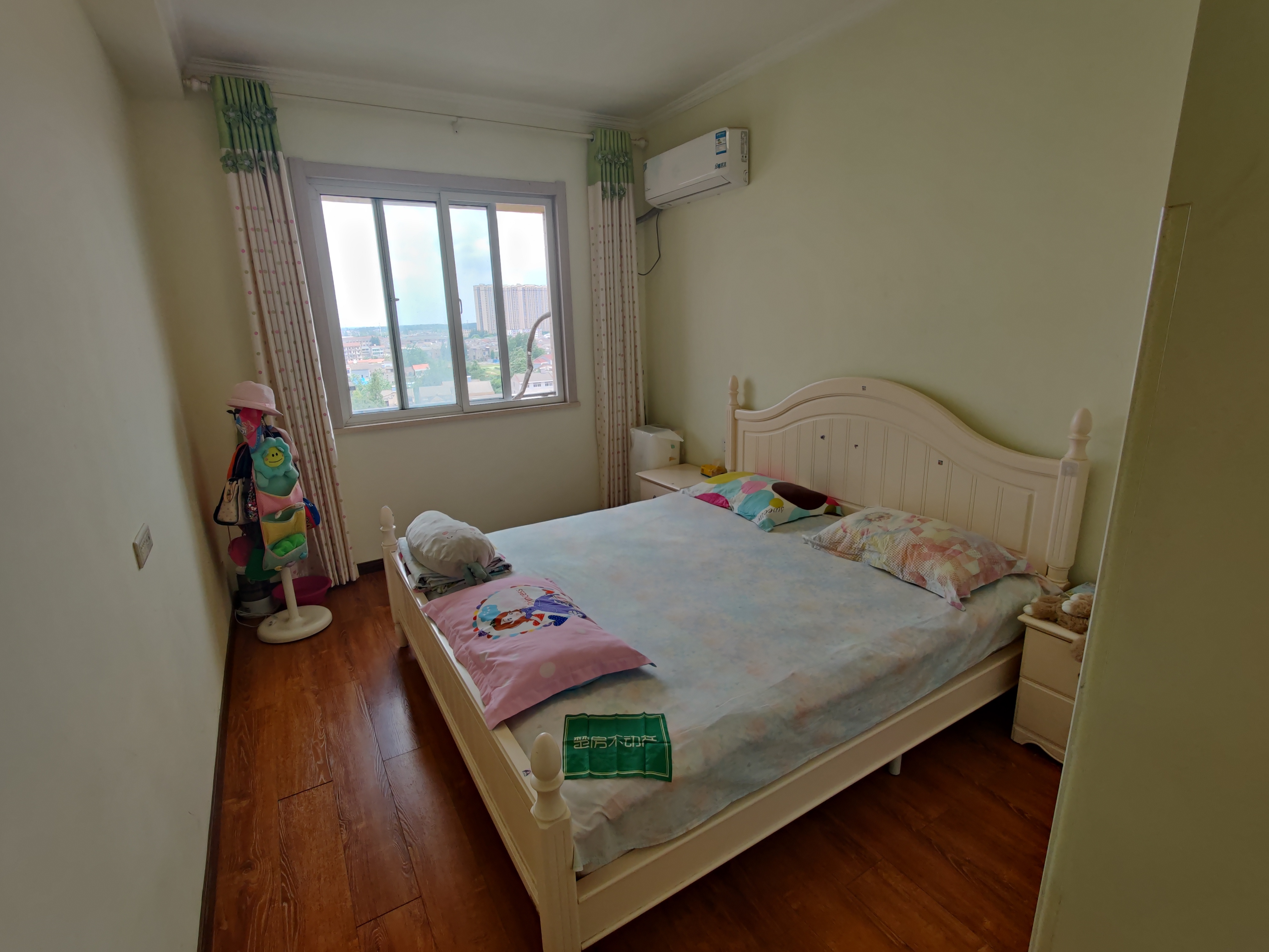 公园世家新八中附近精装三房房东急卖证件在手上随过户看房方便