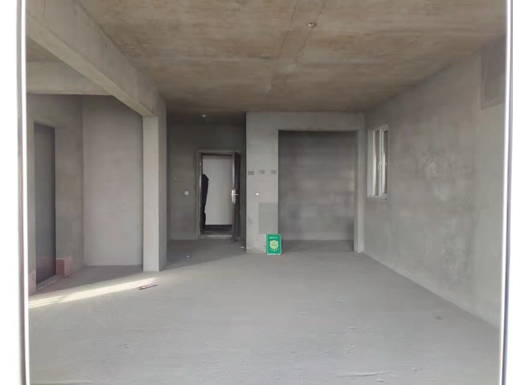 满庭春毛坯三房看房方便小区环境优美证满两年