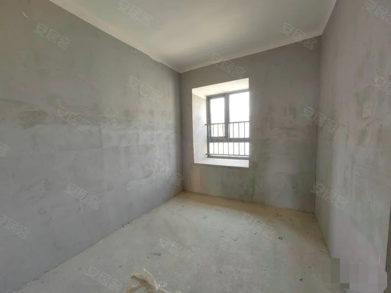 城南，次新小区森林国际翡冷翠，边户，毛坯3房2卫，证满二，电梯好楼层