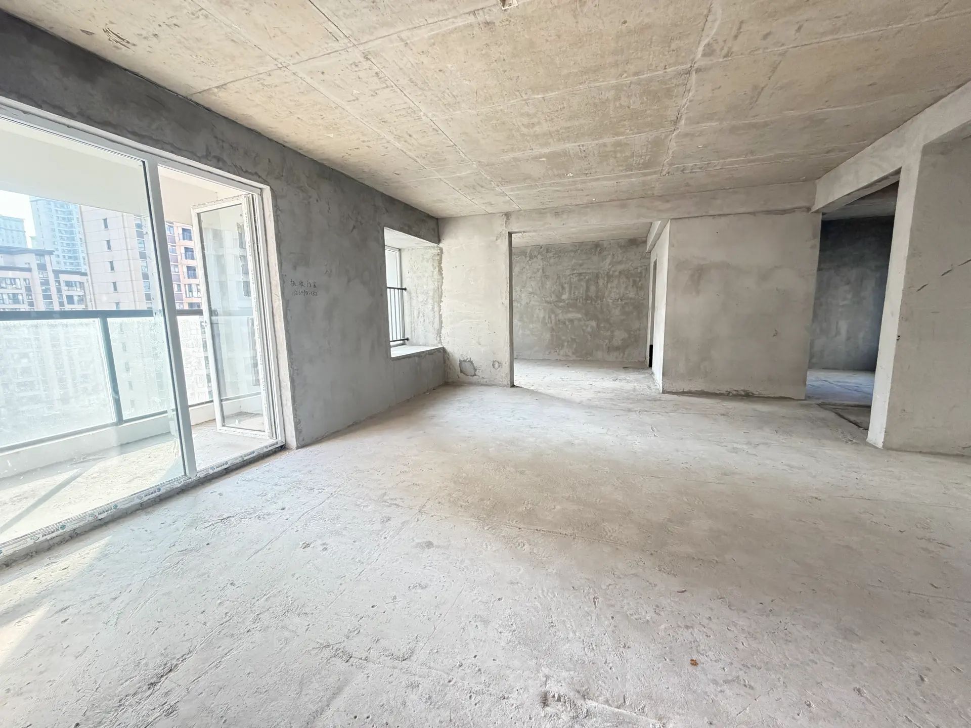 城南，蓝天花园，四房二厅二卫，小高层，好楼层，户型方正，釆光不错！