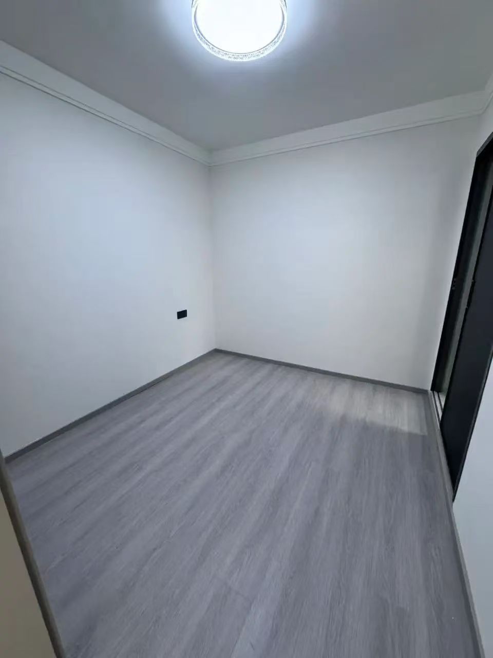 城南，城市丽景湖景房，电梯好楼层，单价5200，全新精装三房二卫，证满二