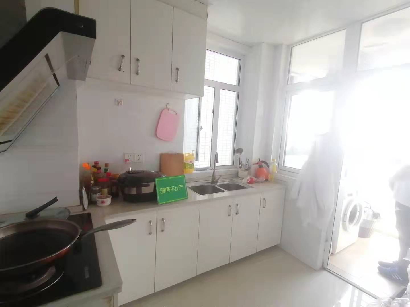 一中对面翰墨苑精装修边户采光好证在手可租可住价格可谈