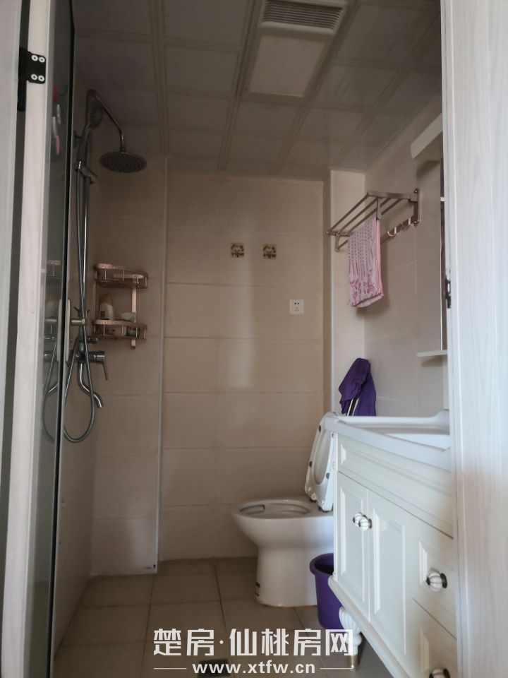 和平社区，带地下室，精装修，业主诚心出售，拎包入住