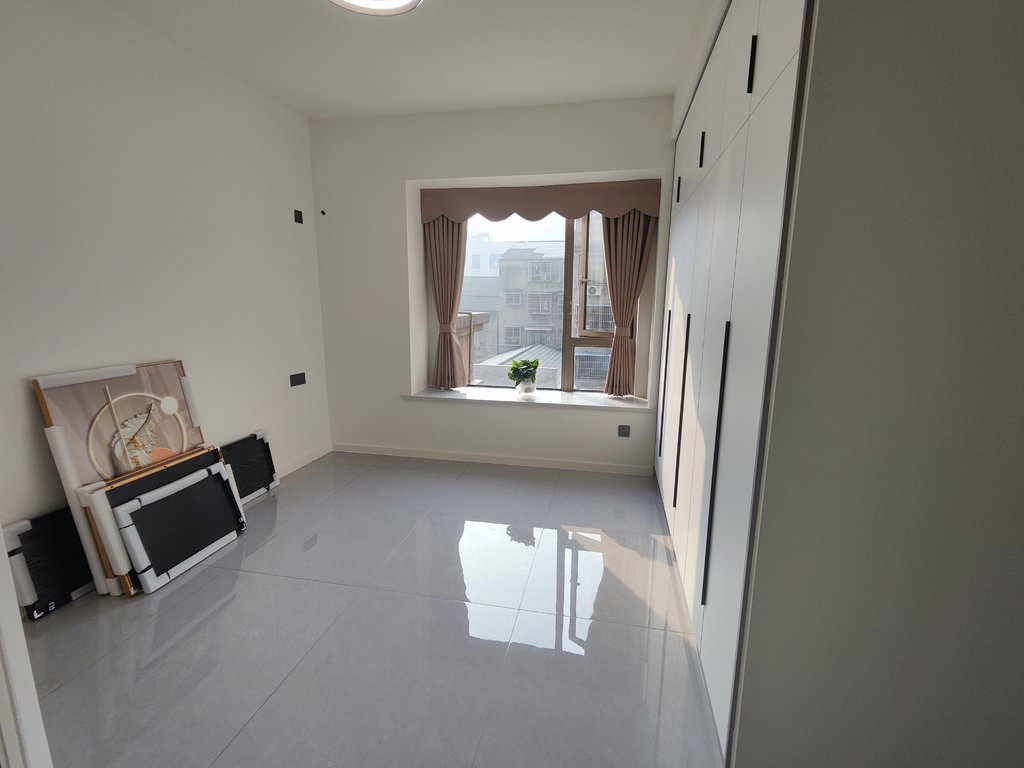 锦绣江山.全新精装三房.南北通透.看房方便