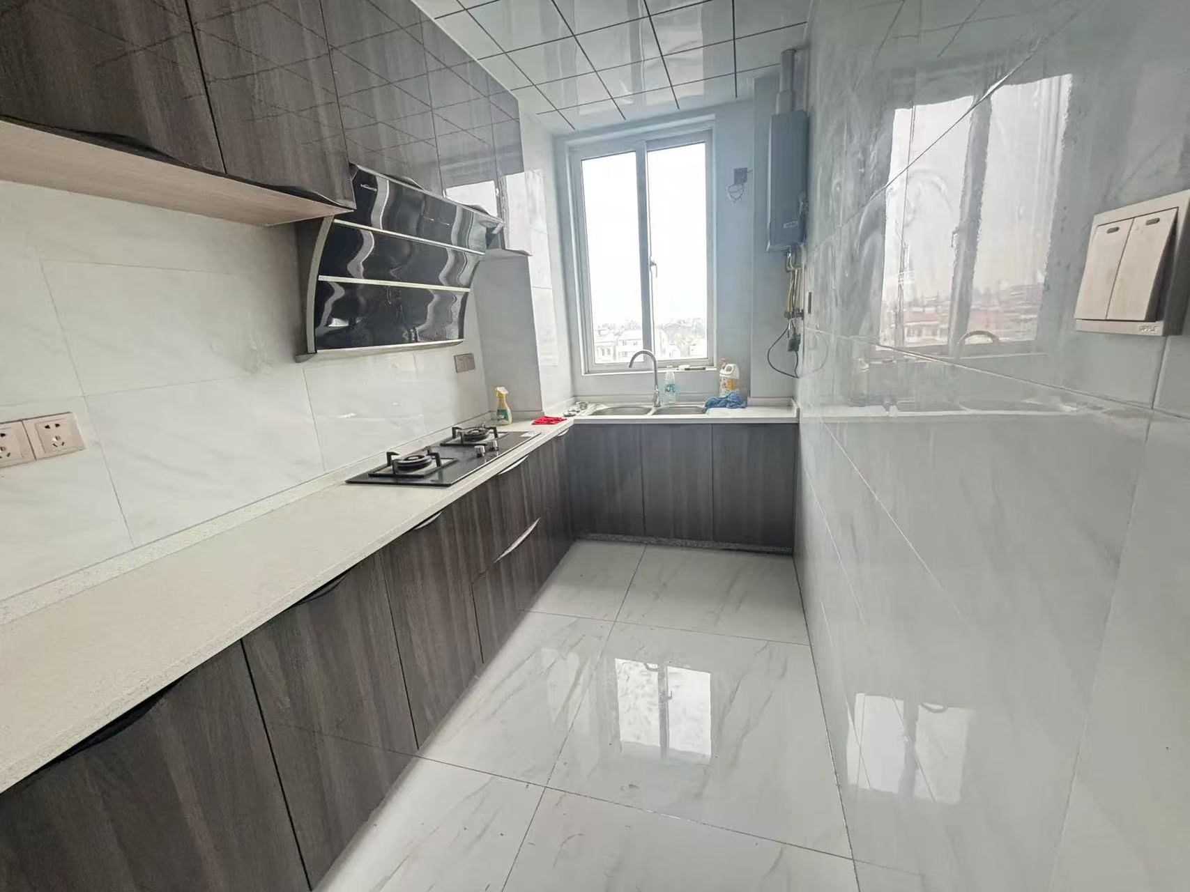 降价了，捡漏，公园世家，精装四房，成色好！好楼层，南北通透，证满二