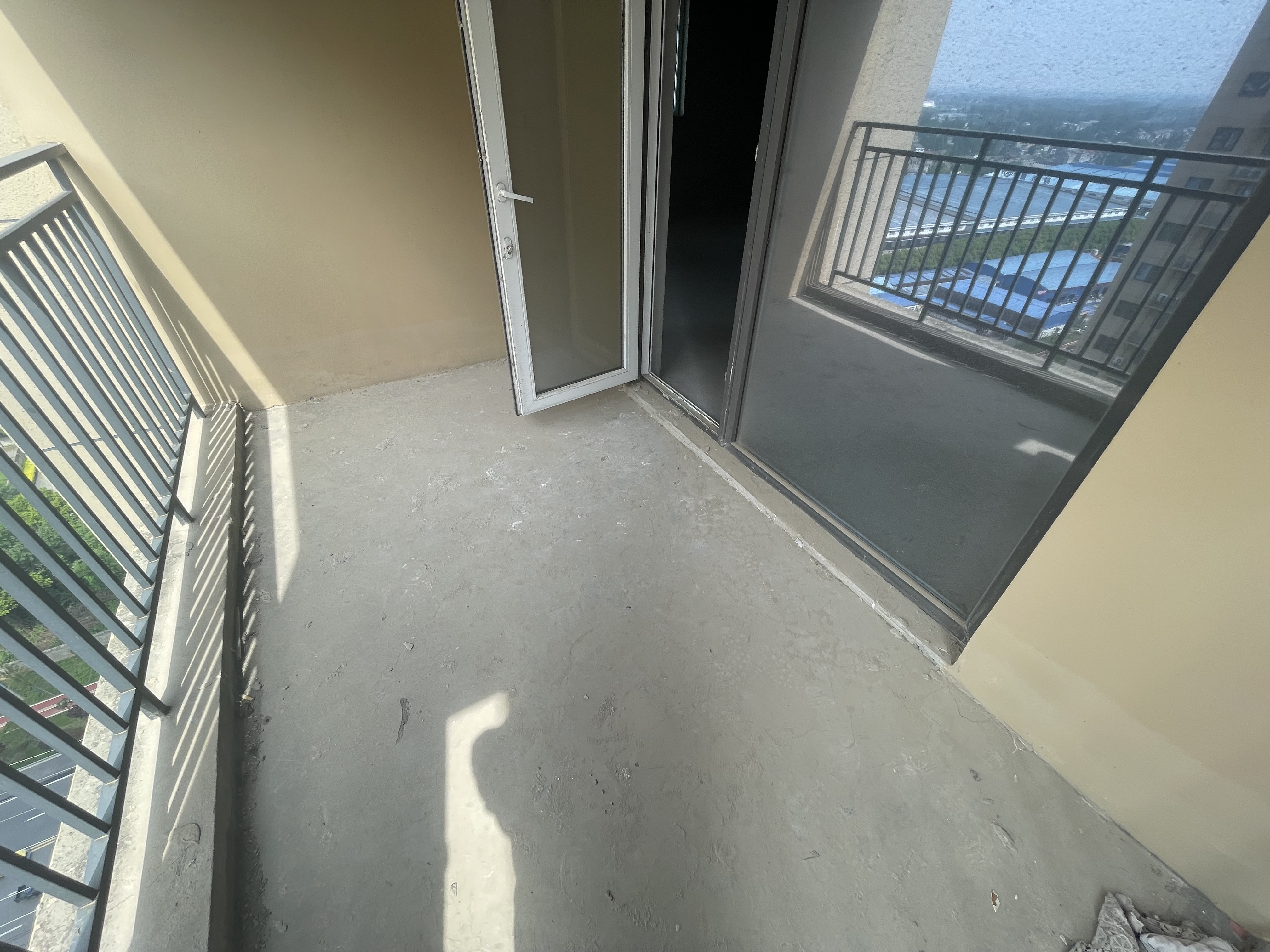 满庭春城西大盘三房单价5000证件满五