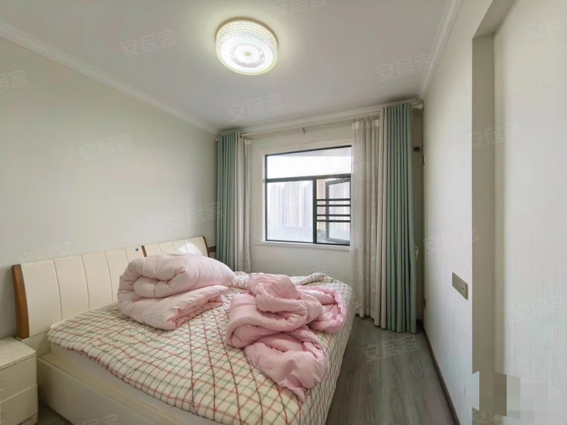 捡漏，城南，新城新城一号五期，精装三房，中间好楼层，九成新，