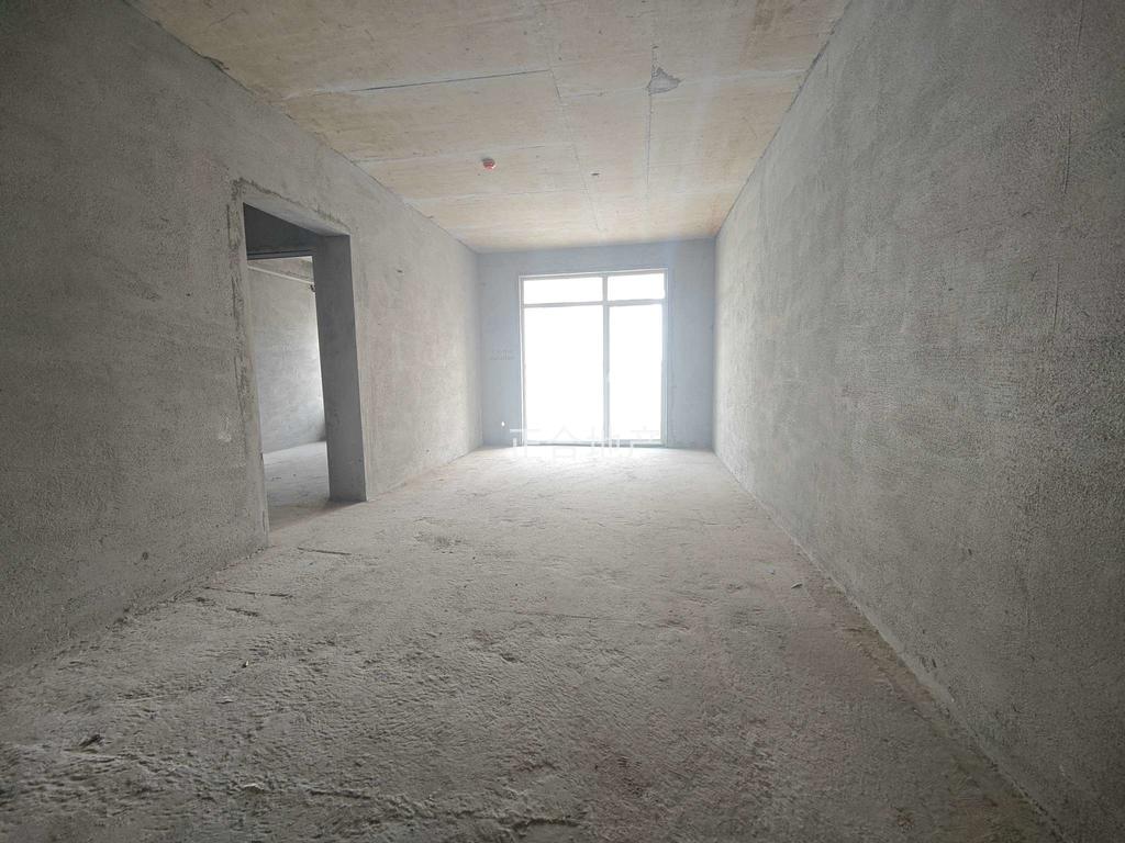 蓝天白云稀少小三房！单价6200！