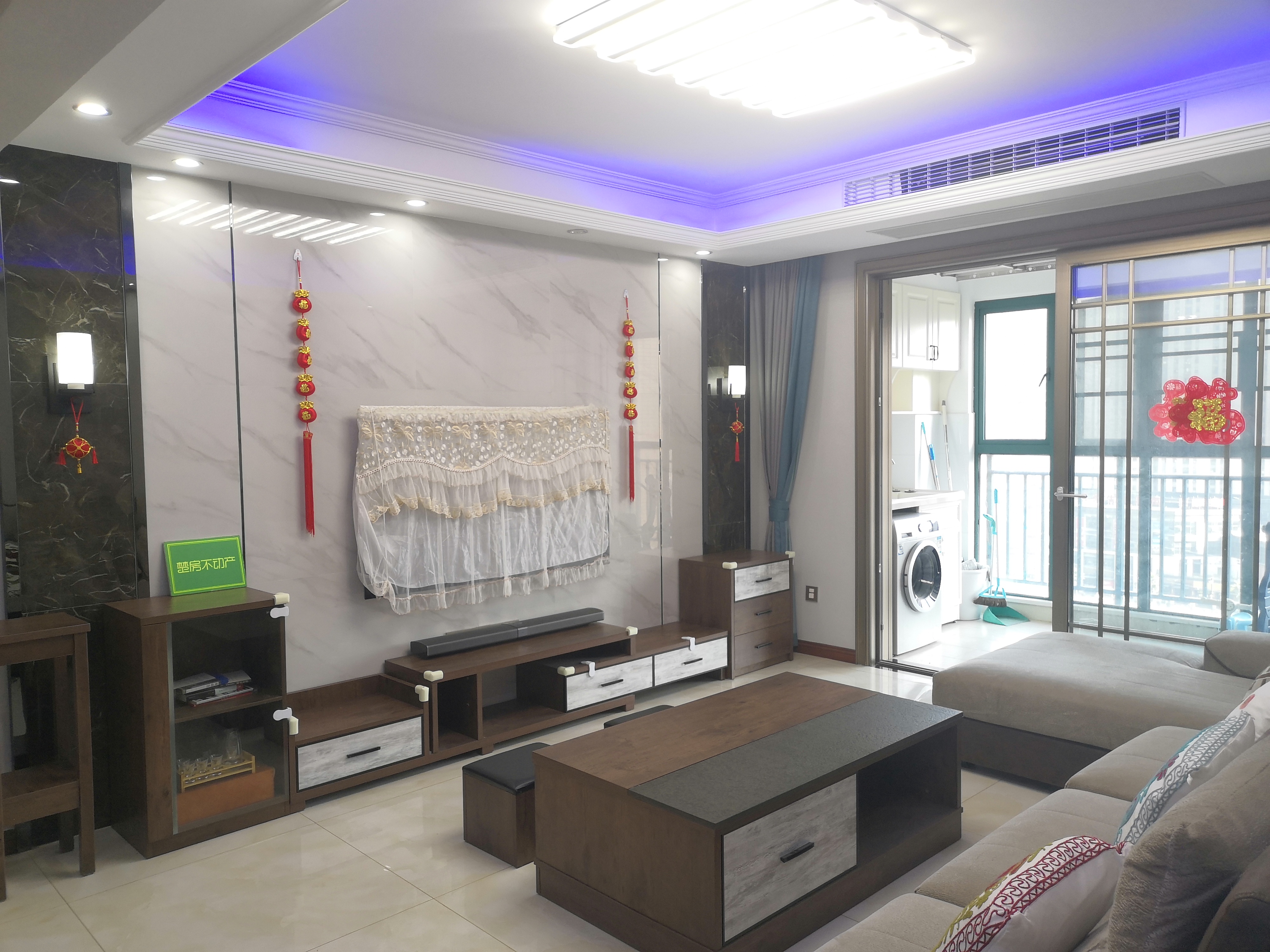 新城一号新街 中高层精装大三房 没怎么住 装修材料全都是用的好东西 满二