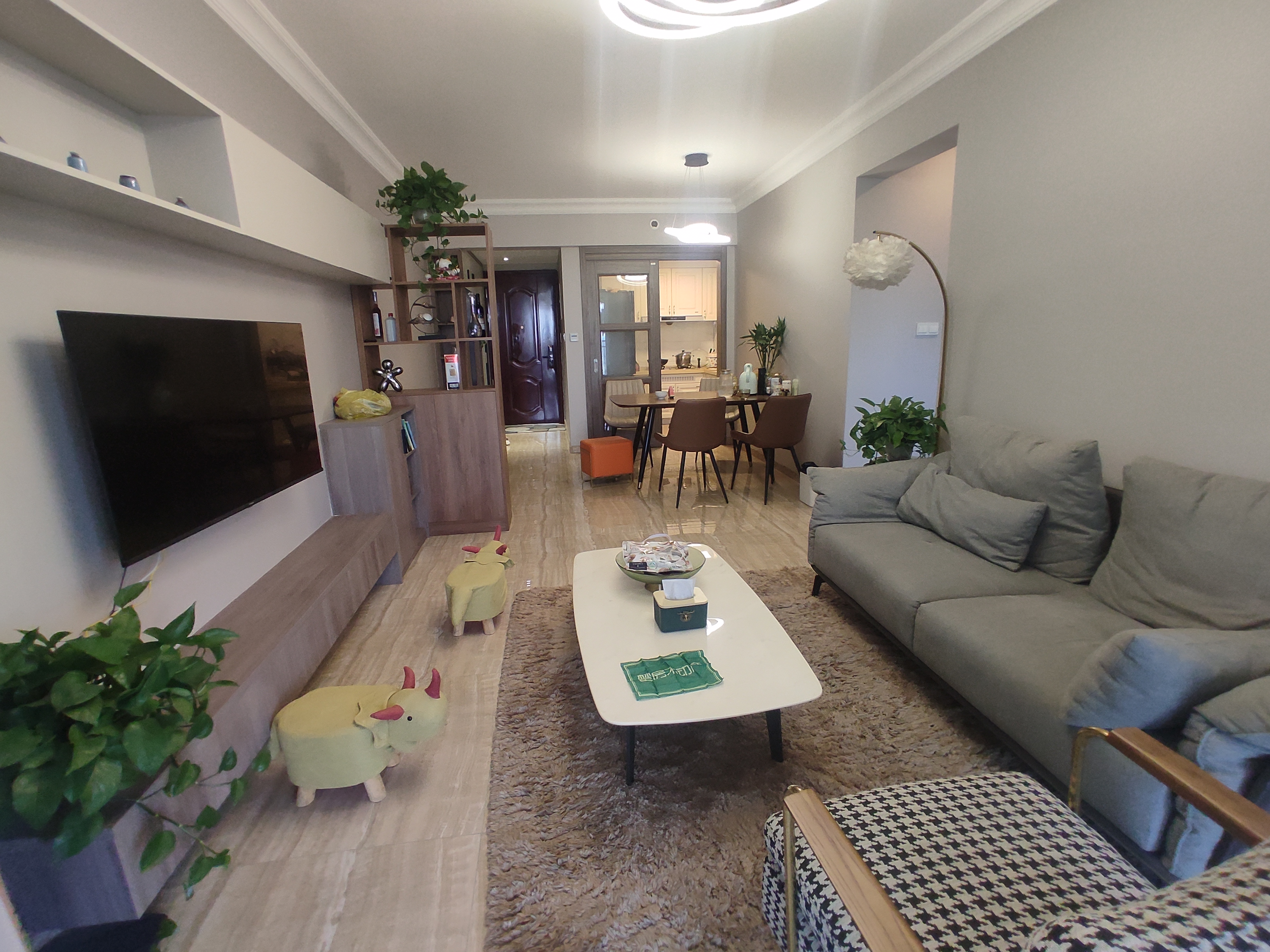 碧桂园 精装三房两卫  小区环境好  自带游泳池  业主诚意出售