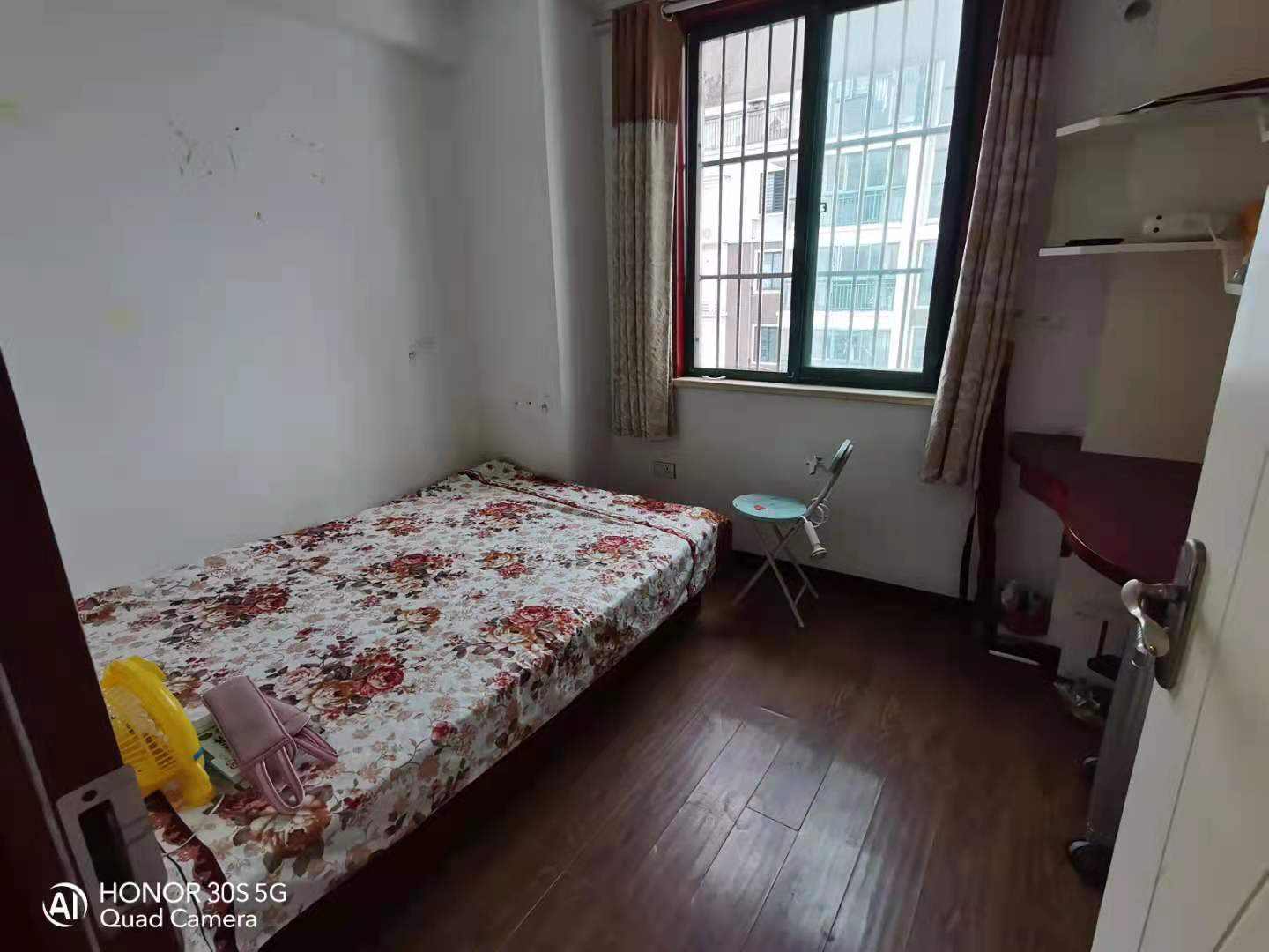 丽水名城电梯房精装106平。60万。