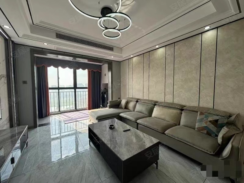 急售，城南沔街，精装四房，单价6300，队口元泰新三中，证满二，全屋中央空调东边户，好楼层