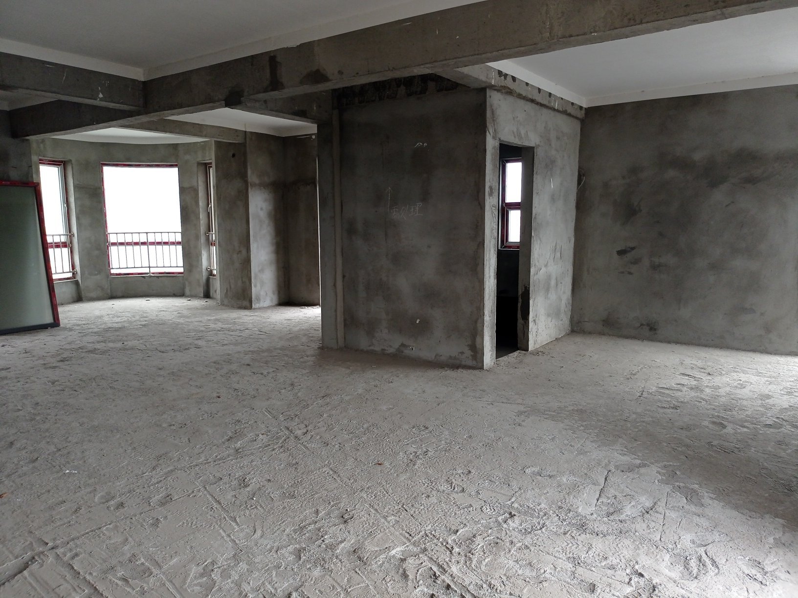 公园旁的家城东公园世家135平毛坯4房76万证件满二有钥匙 看房单价才5600要的速度