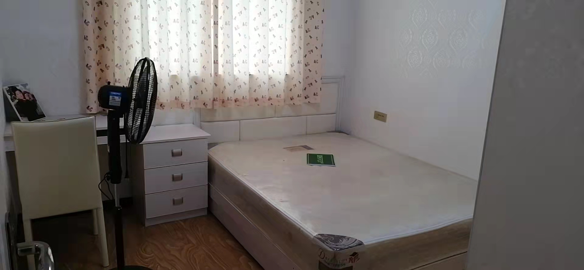 满庭春精装供暖大三房户型方正南北通透，保养的非常好诚心出售满五