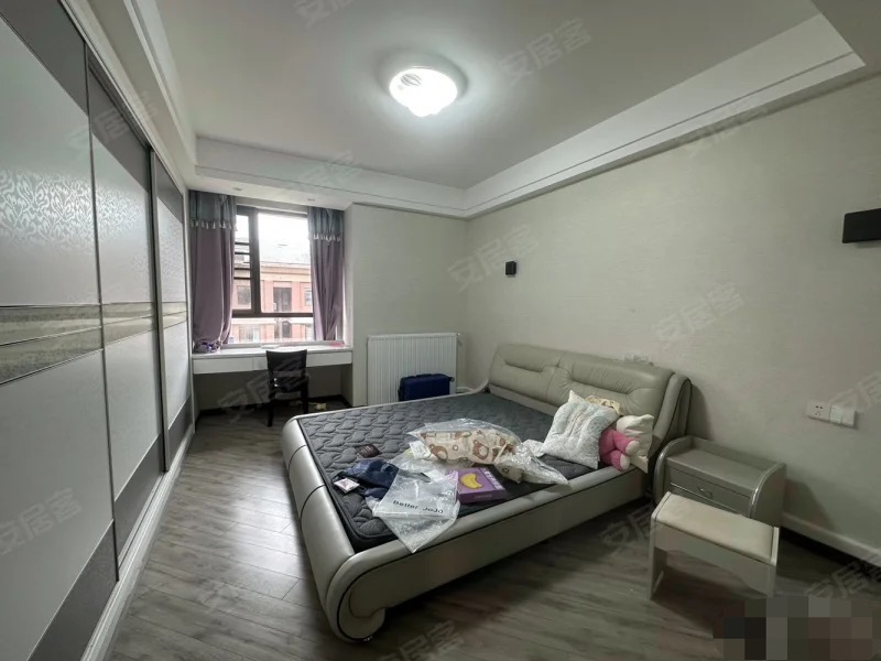 急售，新城一号5期，电梯洋房，精装3房2卫，好楼层6楼，诚心出售，证满二