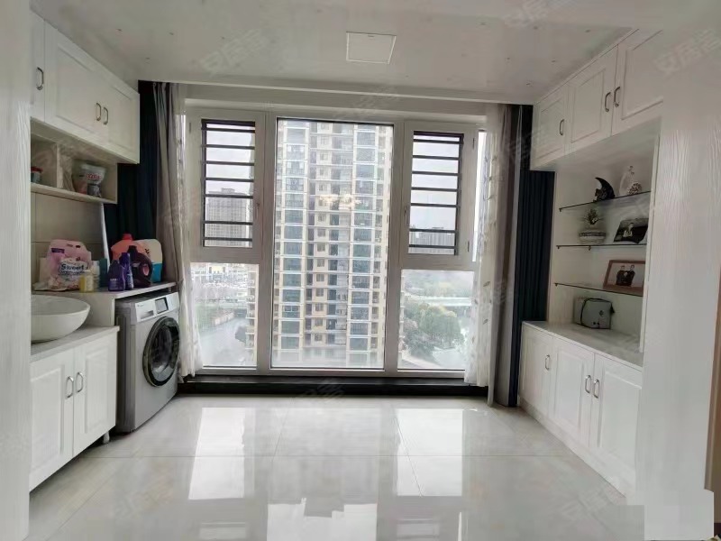 278，新城壹号，湖景房，精装大四房2位，纯边户，成色新，好楼层，南北通透