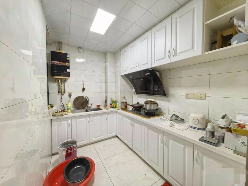 捡漏，城南，新城新城一号五期，精装三房，中间好楼层，九成新，