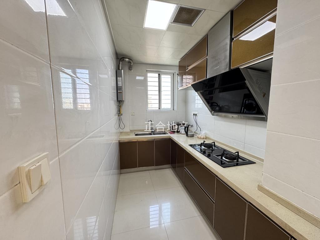 降价了，捡漏，业主急卖，和合国际城，精装三室二厅二卫，边户，证满二，成色新，单价4700