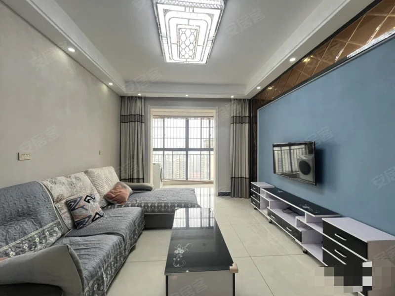 111，亏本出，森林国际，精装小三房，户型采光好，50万一口价。看中小刀一点点