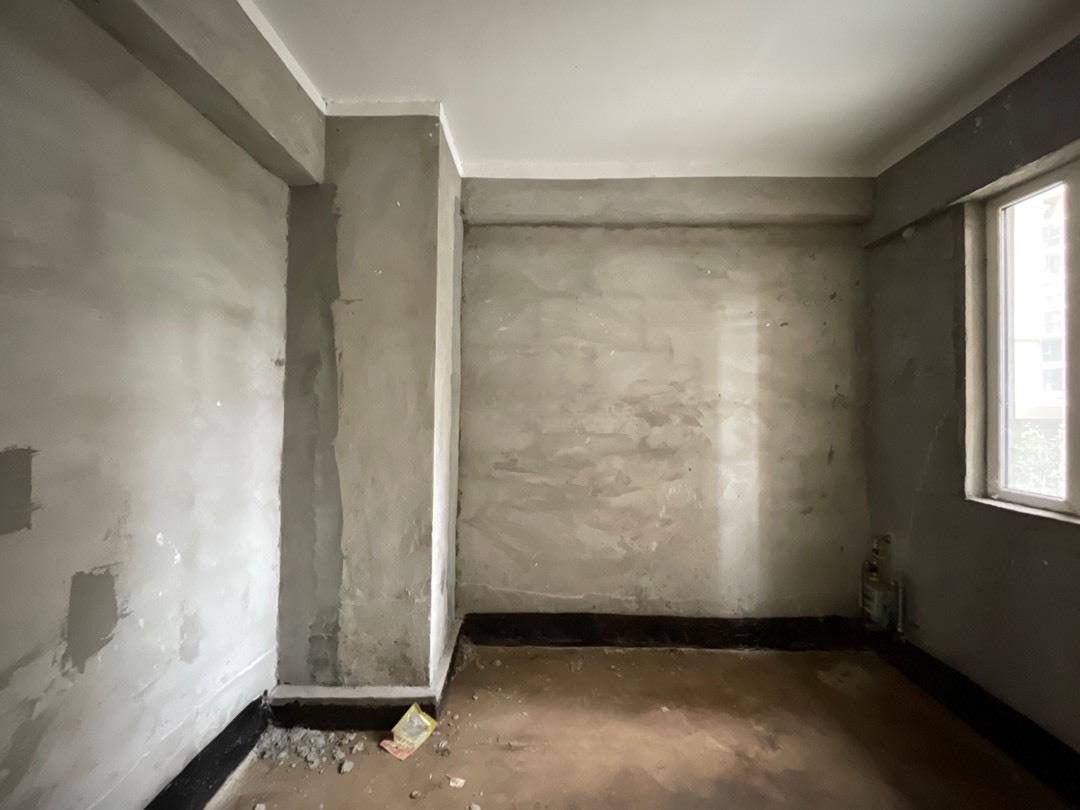 森林国际城带超大露台4房毛坯房！