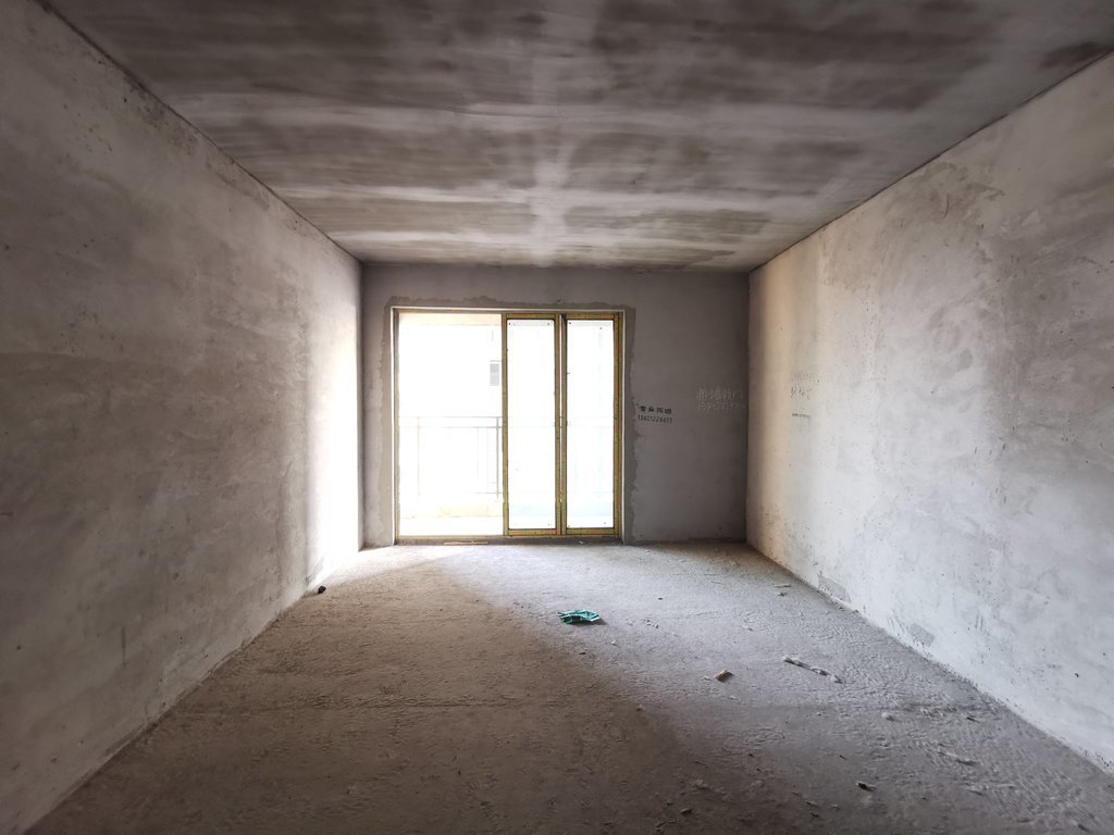 新三中元泰未来城毛坯大三房中间好楼层