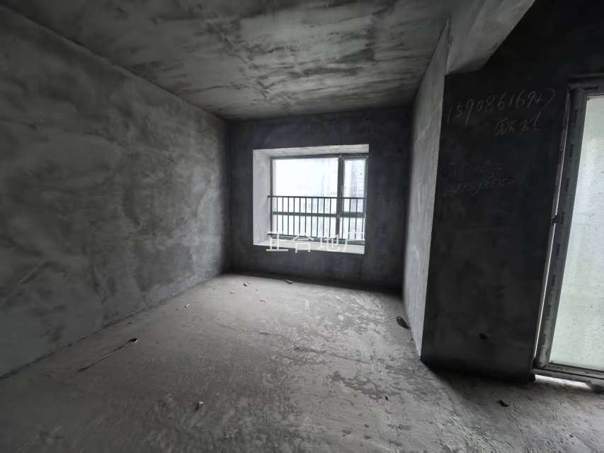 城南，元泰未来城B2区，电梯好楼层19楼，毛坯3房2卫，证满二