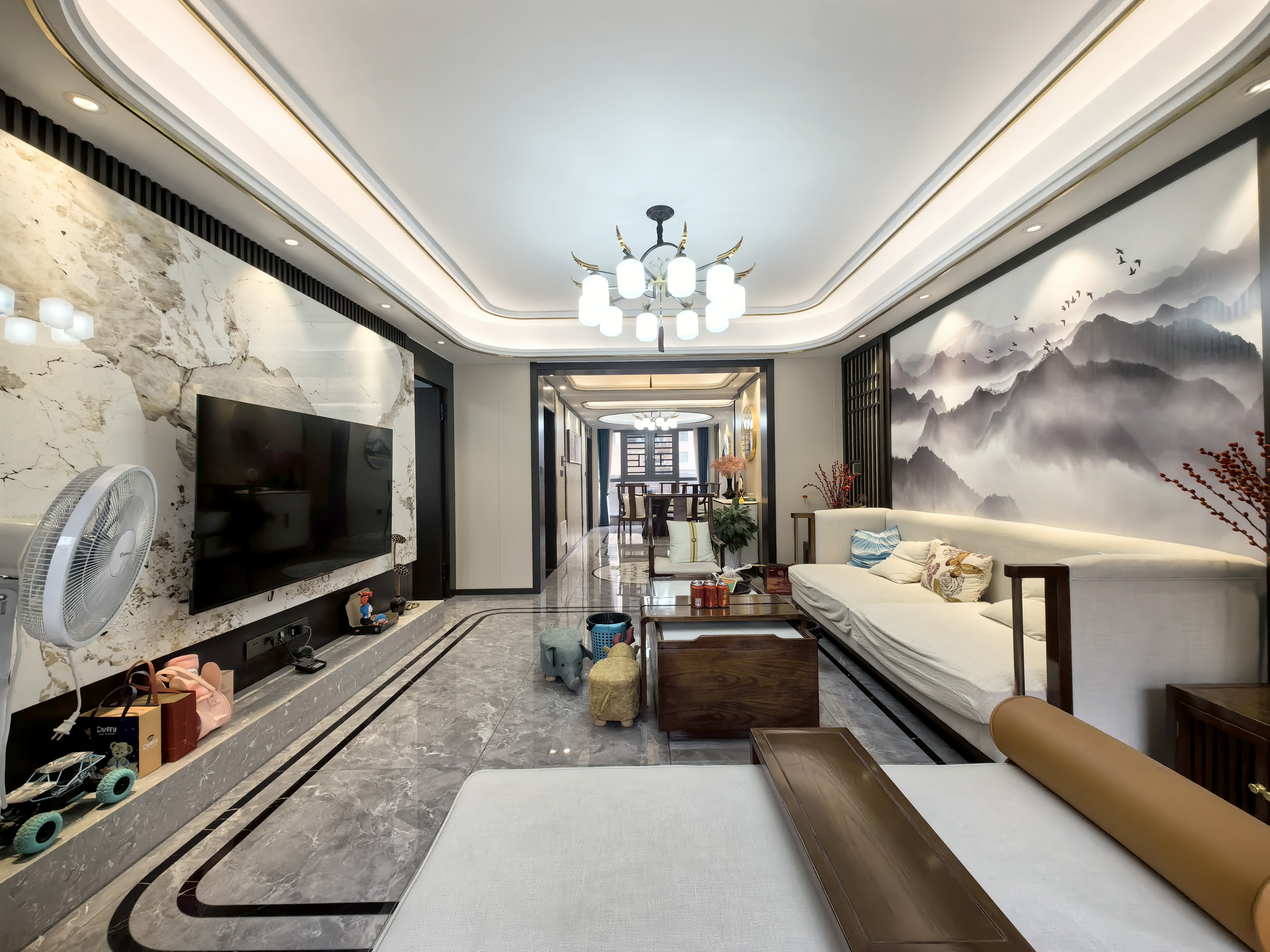 荣怀极地世家.电梯小高层一梯一户.精装四房..证件满二.看房方便