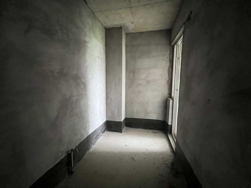 一中附近，城东，银湖城，电梯房小高层，好楼层8楼，有证