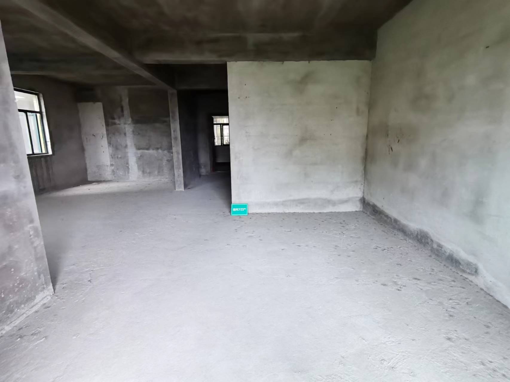 新城一号 毛坯三房 户型方正 房东诚意出售