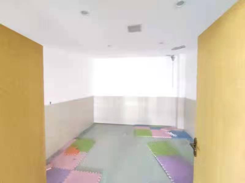 人民医院正对面大面积出租1300平适合做舞蹈室餐饮好地段